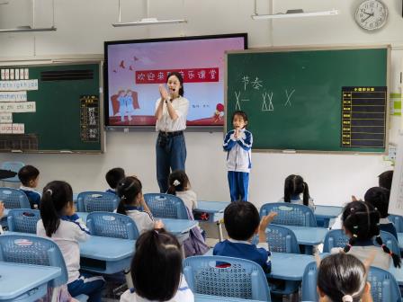 智汇碧波启新思，共研共进促成长 ——区中小学“百人听千课”活动走进碧波小学