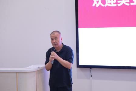 名家进校园，书香袭人远 ——深圳北理莫斯科大学附属布心中学特邀深圳市罗湖区作家协会主席吴亚丁到校开展活动