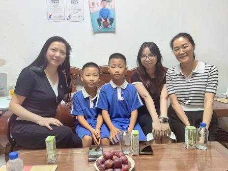 用脚步传递教育温度——罗芳小学开展党员和班主任入户家访活动
