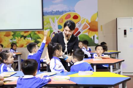专家领航倾囊授 “活力”课堂促发展 ——罗湖区中小学“百人听千课”专家团队走进人民小学