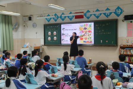 专家领航倾囊授 “活力”课堂促发展 ——罗湖区中小学“百人听千课”专家团队走进人民小学