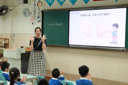 专家领航倾囊授 “活力”课堂促发展 ——罗湖区中小学“百人听千课”专家团队走进人民小学