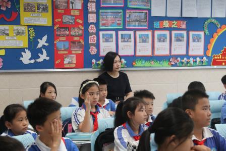 专家领航倾囊授 “活力”课堂促发展 ——罗湖区中小学“百人听千课”专家团队走进人民小学