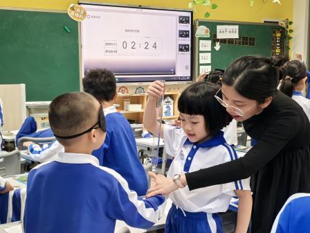 精准把脉，提质增效 ——罗湖区教科院“百人听千课”活动走进翠园东晓创新学校