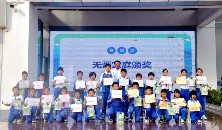 礼赞劳动之美，点亮劳动之光 ——主题升旗仪式（第十一周）