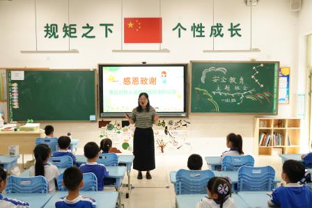 安全警钟长鸣，共筑翠北安全防线 ——深圳市翠北实验小学第11周主题班会