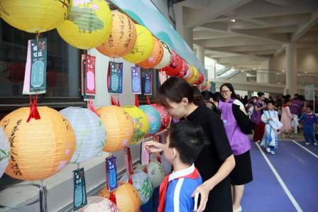 穿“阅”古今，“语”见你 ——深圳市莲南教育集团安芳小学举行首届诗词大集