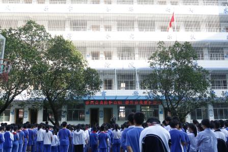 文德学校举行消防应急安全疏散演练活动