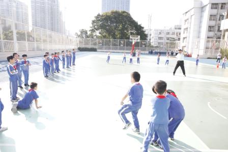 走进校园 走进课堂 走近孩子 ——深圳市东昌小学开展二四六年级家长开放日活动