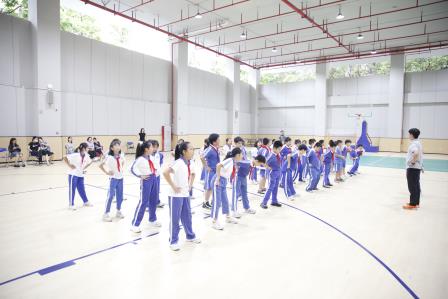 走进校园 走进课堂 走近孩子 ——深圳市东昌小学开展二四六年级家长开放日活动