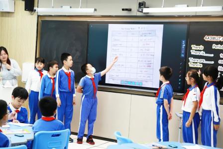 共探数字时代下的“教”与“学”——杭州银河实验小学教育集团来到深圳市布心小学考察交流