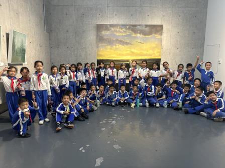  以画启智，以美铺路 ——向西学子参观“陈向兵风景书写”艺术展