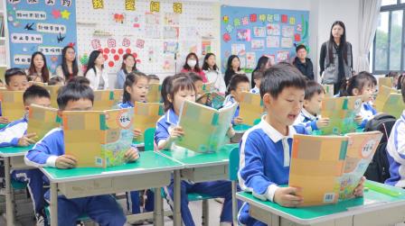 家校共育花开 双向奔赴未来——湖贝小学开展一年级教学开放日活动