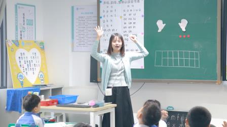 家校共育花开 双向奔赴未来——湖贝小学开展一年级教学开放日活动