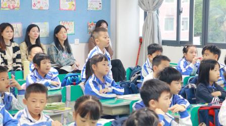 家校共育花开 双向奔赴未来——湖贝小学开展一年级教学开放日活动
