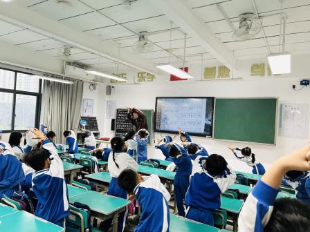 家校共育花开 双向奔赴未来——湖贝小学开展一年级教学开放日活动