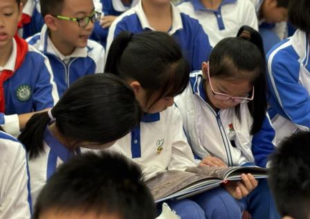 作家进校园，绘梦翠茵间——大吴老师与四年级学生的绘本文学之旅
