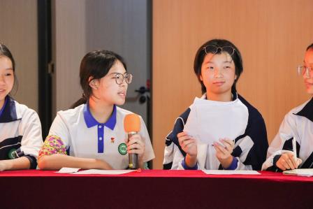 模拟法庭进校园，法治精神润青春
