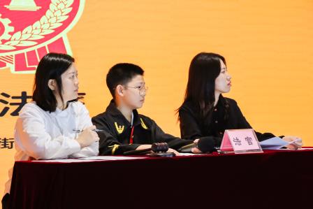 模拟法庭进校园，法治精神润青春