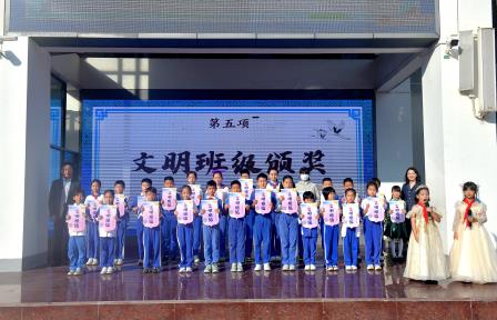 礼诚信之志，塑诚信之心 ——主题升旗仪式（第十二周）