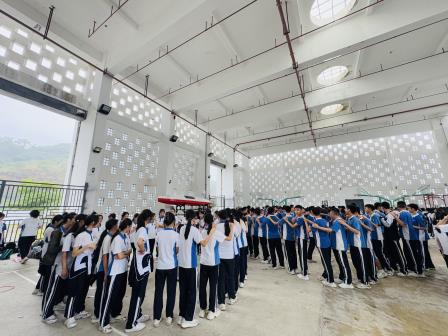 文锦学子秋日行，挑战自我梦未来——翠园文锦中学初二年级开展青少年拓展训练营社会实践活动