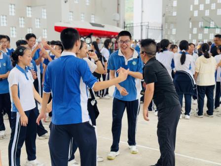 文锦学子秋日行，挑战自我梦未来——翠园文锦中学初二年级开展青少年拓展训练营社会实践活动