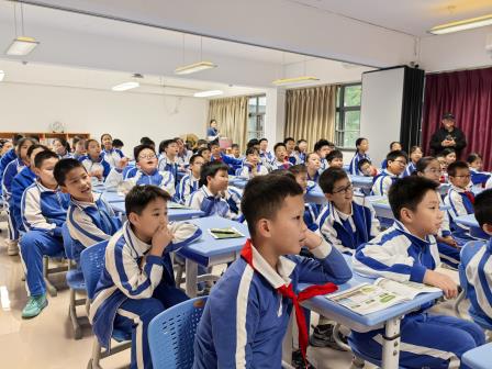 翠茵学校科普盛事：校社联动，共筑美好城市