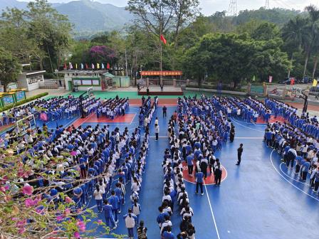 罗湖区华英学校成功举行紧急疏散演练