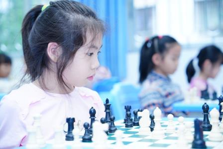 深圳市螺岭外国语实验学校第五届 “小棋王、小棋后”国际象棋赛顺利举行