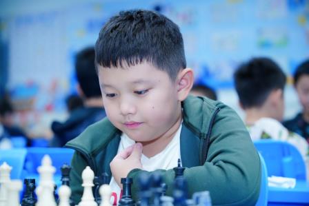 深圳市螺岭外国语实验学校第五届 “小棋王、小棋后”国际象棋赛顺利举行