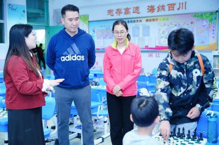 深圳市螺岭外国语实验学校第五届 “小棋王、小棋后”国际象棋赛顺利举行