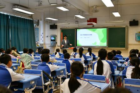 守护成长不“毒”行，网络晴空共守护 ——深圳市景贝小学举办安全法治教育精品课进校园活动