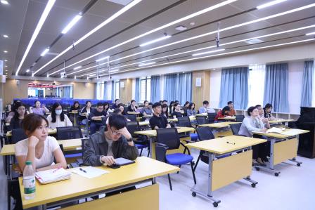 布心中学开展青年先锋队研讨活动
