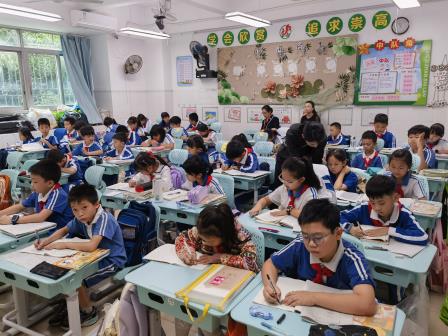 第二责任区督学到草埔小学开展“中小学校园环境建设”专项督导