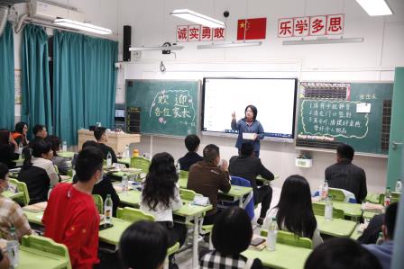 并肩同行成长路，家校同心创未来 ——深圳市东昌小学举办2024-2025学年第一学期家长会