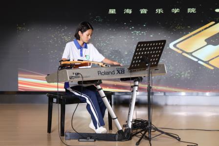 键上青春，乐韵飞扬——深圳市翠园文锦中学“高雅艺术进校园”电子键盘艺术鉴赏活动