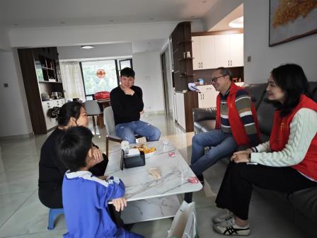 党员教师深入家庭，携手共育仙桐少年