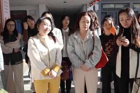 成都金牛区科研骨干团队来到深圳市布心小学考察交流