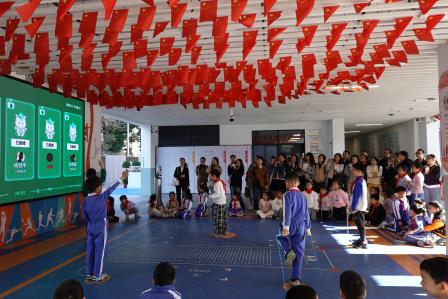 成都金牛区科研骨干团队来到深圳市布心小学考察交流