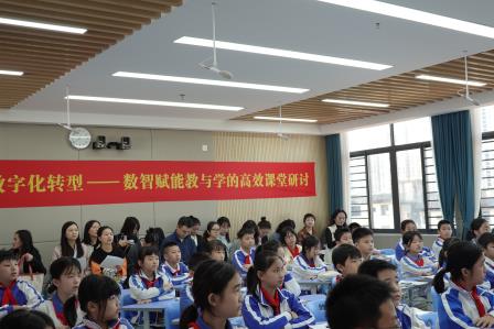 成都金牛区科研骨干团队来到深圳市布心小学考察交流
