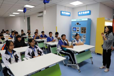 观现代科技，参前沿未来 —— 罗外实验每周半天校外课程科创之旅
