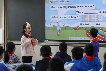 成都金牛区科研骨干团队来到深圳市布心小学考察交流