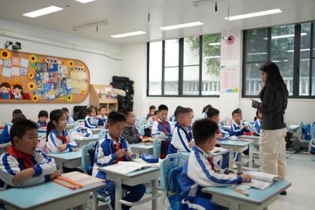 感恩之心，点亮生活之美 ——翠北实验小学第13周主题班会