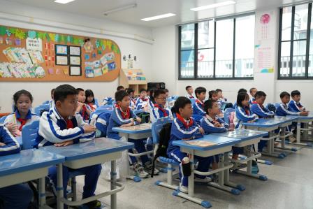 感恩之心，点亮生活之美 ——翠北实验小学第13周主题班会