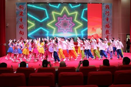 逐梦新时代    “艺”起向未来 ——深圳市向西小学开展“童心筑梦·喜迎华诞”班级合唱比赛