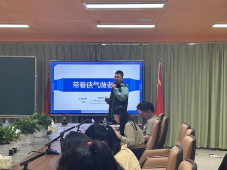 青春飞扬，阅读绽放——翠竹竹跃青年教师共进社开展第一期青年教师讲堂暨校园读书月教师共读思辨会