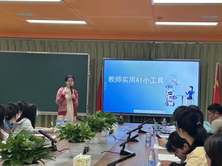 青春飞扬，阅读绽放——翠竹竹跃青年教师共进社开展第一期青年教师讲堂暨校园读书月教师共读思辨会