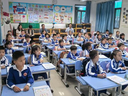 秋风送爽，教研启航 ——罗湖区中小学“百人听千课”专家团队走进东晓小学