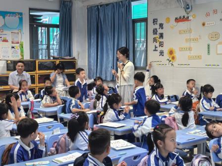 秋风送爽，教研启航 ——罗湖区中小学“百人听千课”专家团队走进东晓小学