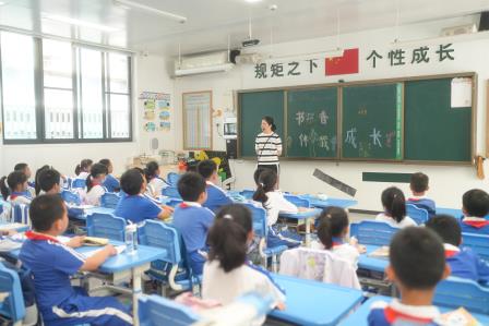 书香滋养心灵，阅读引领成长之路 ——深圳市翠北实验小学第10周主题班会